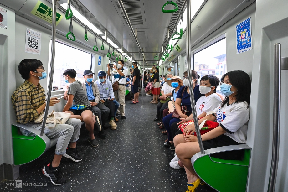 Người Hà Nội trải nghiệm đường sắt Cát Linh - Hà Đông