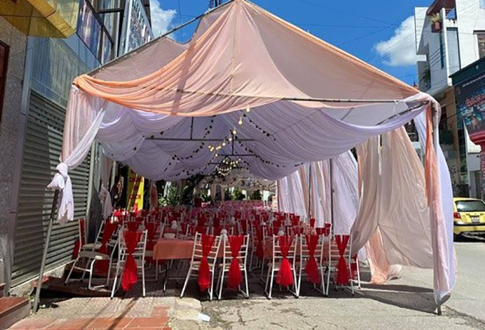 Bữa tiệc cưới 150 mâm cỗ không có ai đến tham dự. Ảnh: Kim Anh