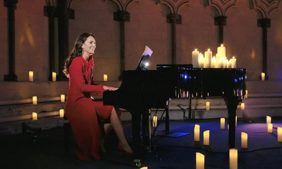 Công nương Kate khoe tài đàn piano trong Giáng sinh - Báo VnExpress