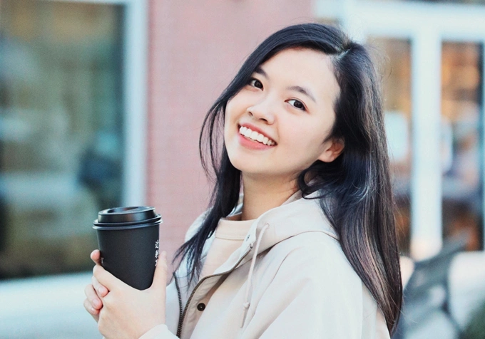 Nguyệt Anh hiện là nhân viên phân tích dữ liệu lâm nghiệp và bảo tồn đa dạng sinh học của một công ty ở Vancouver, Canada. Ảnh: Nhân vật cung cấp