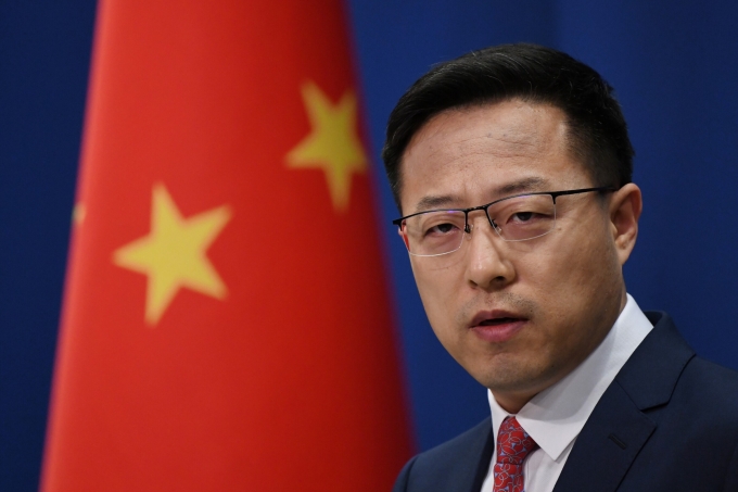 Phát ngôn viên Bộ Ngoại giao Trung Quốc Triệu Lập Kiên tại Bắc Kinh hồi tháng 4/2020. Ảnh: AFP.