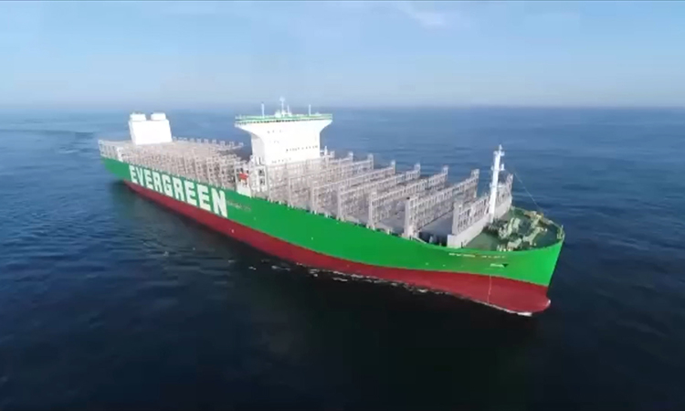 Xuất xưởng tàu container lớn gấp 3,5 lần sân bóng đá
