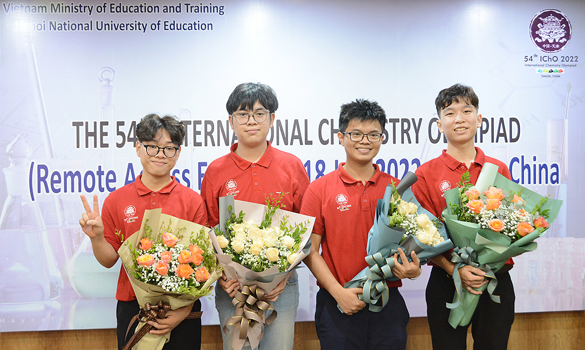 Cả đội tuyển Việt Nam giành huy chương vàng Olympic Hóa học quốc tế