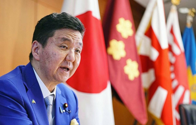 Bộ trưởng Quốc phòng Nhật Bản Nobuo Kishi trả lời phỏng vấn tại Tokyo hồi tháng 4. Ảnh: Kyodo.