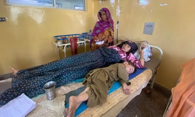 Naseeba Ameerullah trong bệnh viện ở Quetta. Ảnh: Guardian