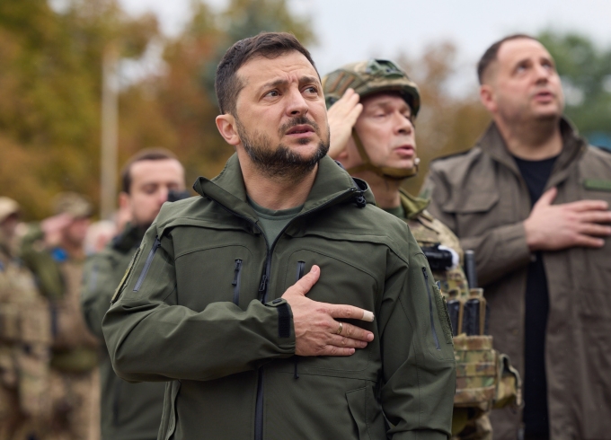 Tổng thống Ukraine Volodymyr Zelensky tại Izyum, Kharkov, hôm 14/9. Ảnh: AFP.