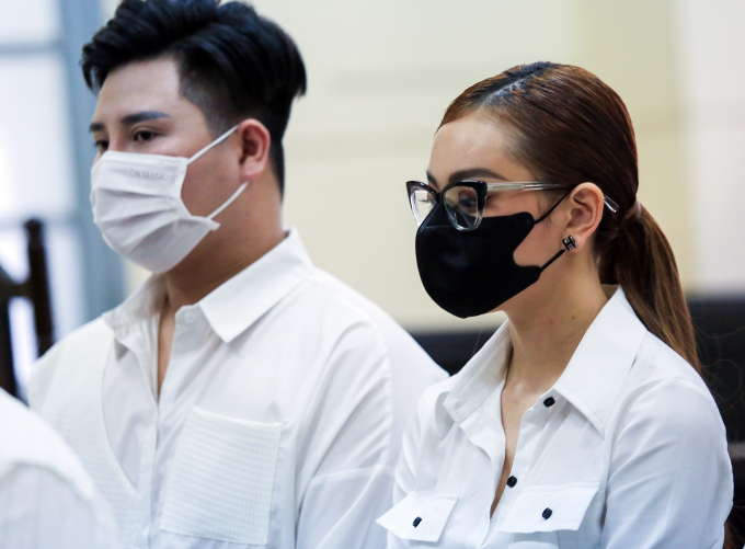 Bị cáo Trang Nemo và nhân viên tại tòa hôm nay. Ảnh: Nhật Nguyên