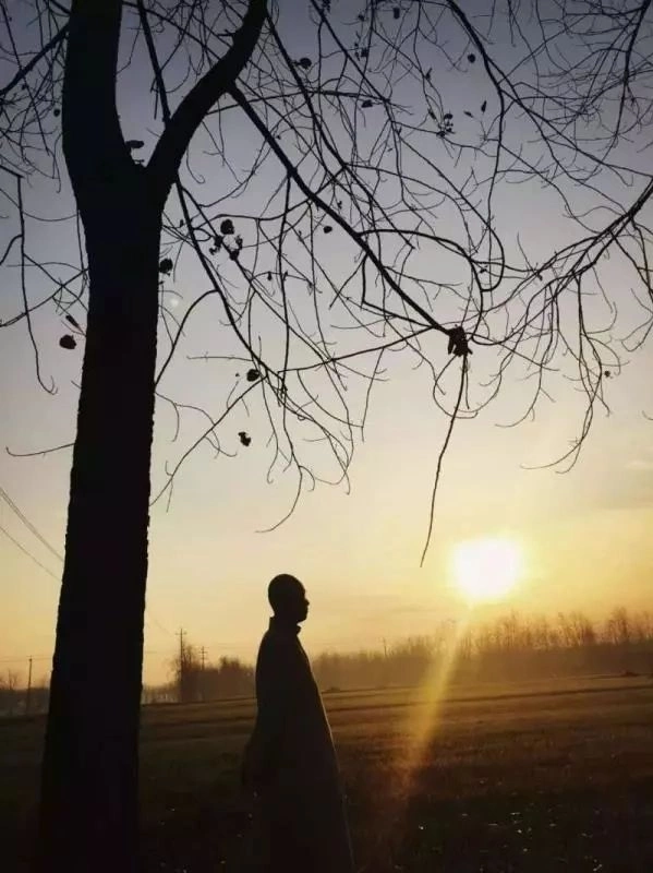 Đại sư Khai Dũng không bao giờ lộ mặt khi chụp ảnh. Ảnh: Sina