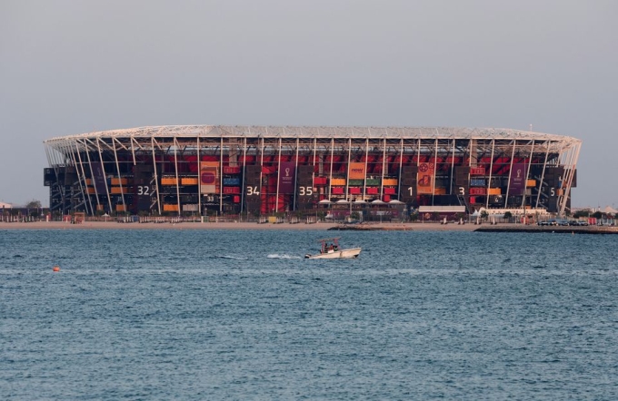 Sân vận động 974 ở Doha, Qatar, nhìn từ phía biển ngày 14/11. Ảnh: Reuters.