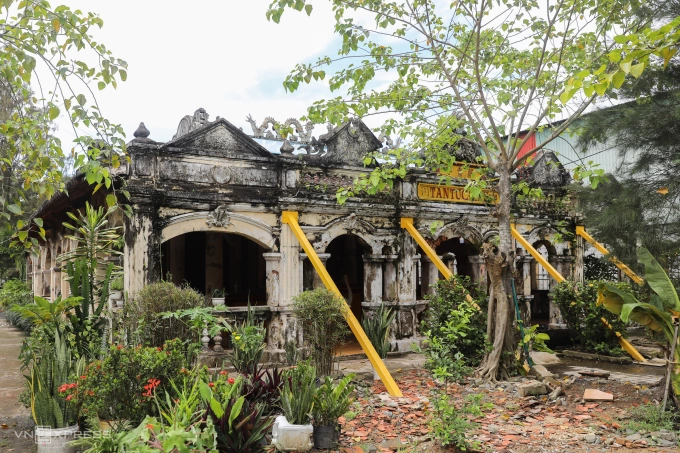 Đình Tân Túc, huyện Bình Chánh, xuống cấp nghiêm trọng, tháng 9/2022. Ảnh: Quỳnh Trần