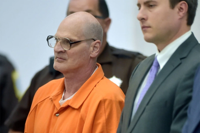 Lloyd Welch thỏa thuận nhận tội trong phiên điều trần vào tháng 9/2017. Ảnh: AP