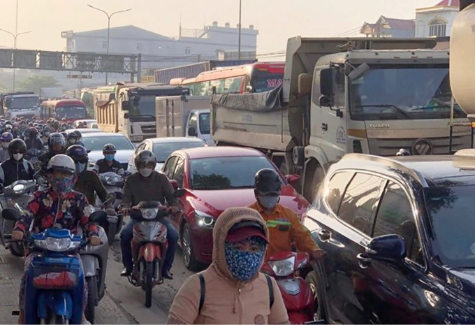 Quốc lộ 51 qua Ngã tư Vũng Tàu kẹt xe nhiều giờ. Ảnh: Thái Hà