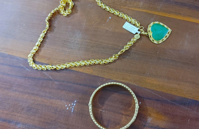 Số nữ trang tang vật vụ cướp. Ảnh: An Phú