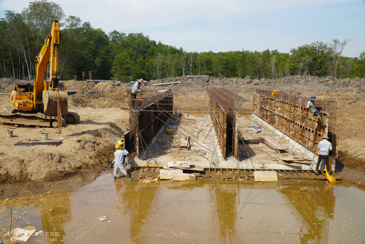 Southern Vietnam's longest expressway plows mangroves to reach port