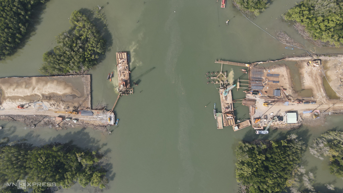 Southern Vietnam's longest expressway plows mangroves to reach port