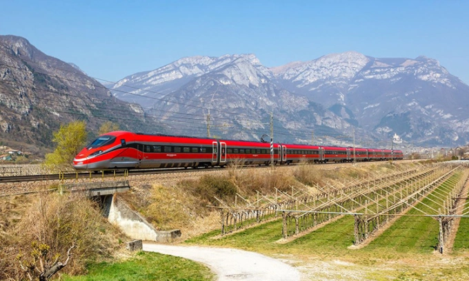 Tàu cao tốc Frecciarossa ở Italy. Ảnh: Markus Mainka/Adobe Stock