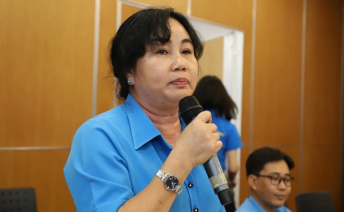 Bà Bùi Thị Ngọc Trang, Chủ tịch Công đoàn các khu công nghiệp Long An tại hội thảo. Ảnh: Lê Tuyết