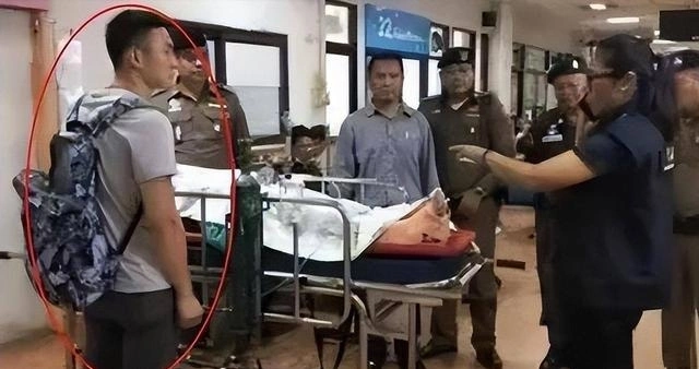 Du Hiểu Đông theo sát vợ ở bệnh viện để ngăn cô tố cáo tội ác. Ảnh: Sina