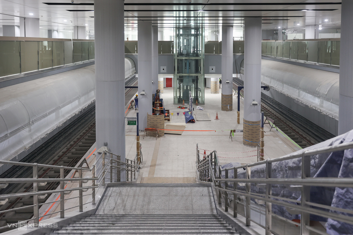 Htmc Train Inside HCMC metro line's central station nears completion - VnExpress ...