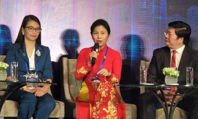 PGS Nguyễn Thị Hoài Phương nói về bất cập trong đào tạo và sử dụng nguồn nhân lực bất động sản, chiều 12/8. Ảnh: Lệ Nguyễn