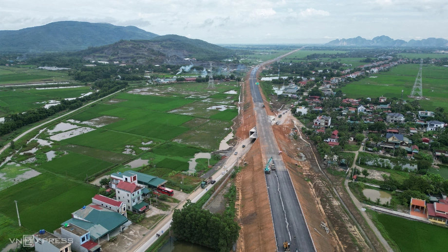 Cao tốc quốc lộ 45 - Nghi Sơn ngổn ngang - Báo VnExpress