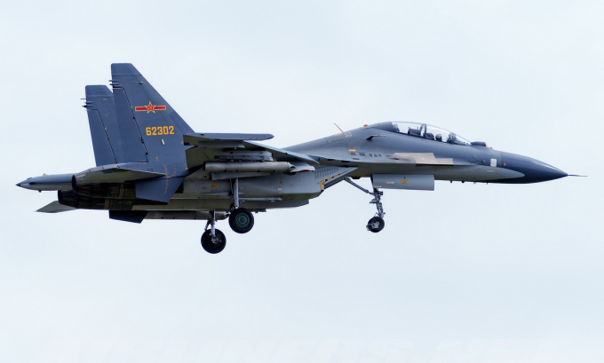 Tiêm kích Su-30MKK Trung Quốc bay huấn luyện hồi năm 2017. Ảnh: Airliners