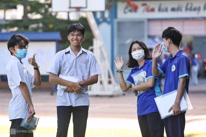 Thí sinh dự thi tốt nghiệp THPT 2023 tại trường THPT Nguyễn Du, TP HCM. Ảnh: Trần Quỳnh