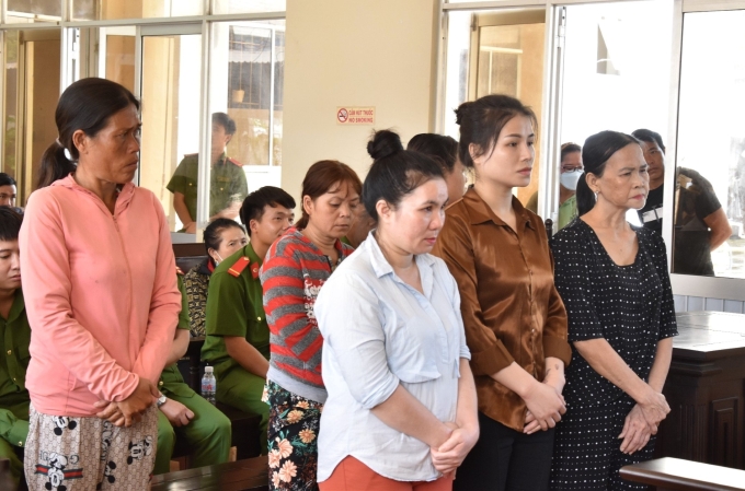 Nhóm bị cáo tại tòa hôm nay. Ảnh: An Minh