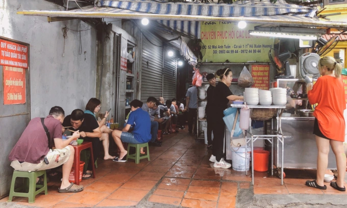 Không gian nơi bà Tâm đặt quầy và chỗ ngồi của khách.