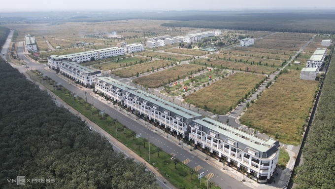 Dự án Century City cũng kiến nghị UBND tỉnh gỡ vướng để tiếp tục ra sổ đỏ cho khách hàng. Ảnh: Phước Tuấn