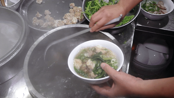 Quán 'mỳ chờ' hút khách ở Hải Phòng