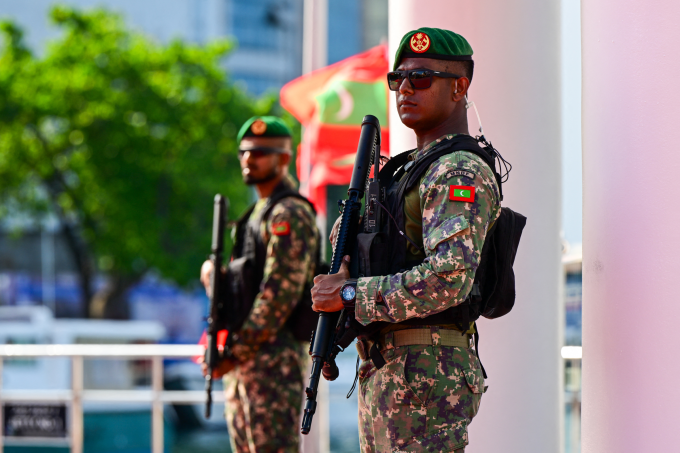 Binh sĩ Maldives canh gác trước lễ tuyên thệ nhậm chức của ông Mohamed Muizzu ở Male ngày 17/11/2023. Ảnh: AFP