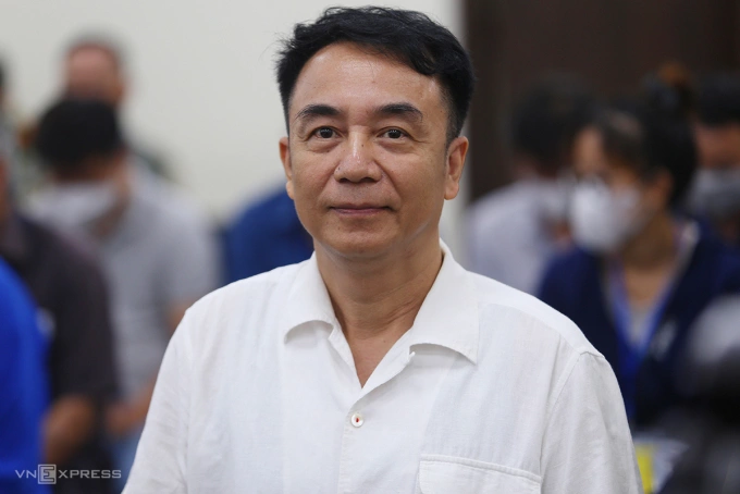 Cựu cục phó Trần Hùng tại phiên sơ thẩm tháng 7/2023. Ảnh: Phạm Dự
