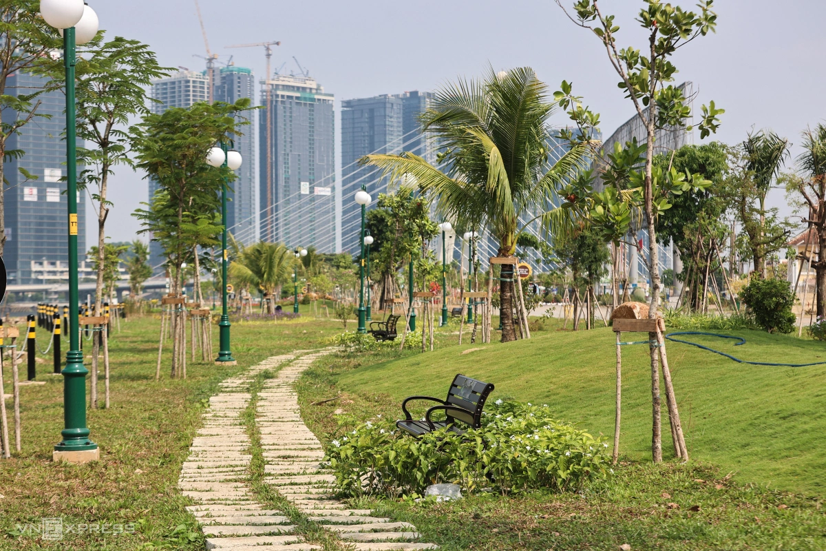 Park along Saigon River taking shape