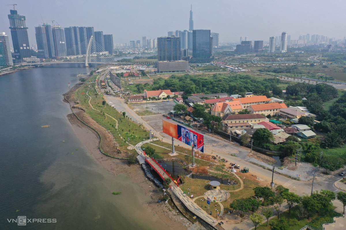 Park along Saigon River taking shape