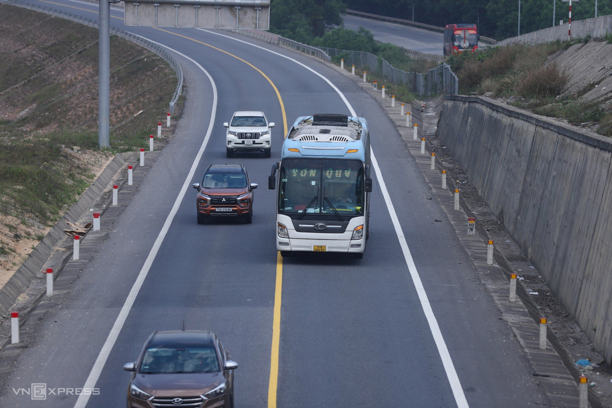 Dangers await on central Vietnam expressway