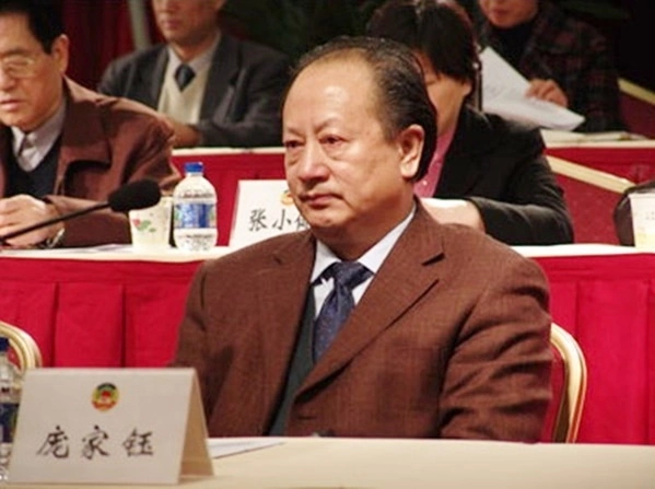 Ông Bàng Gia Ngọc trong một cuộc họp. Ảnh: ifeng