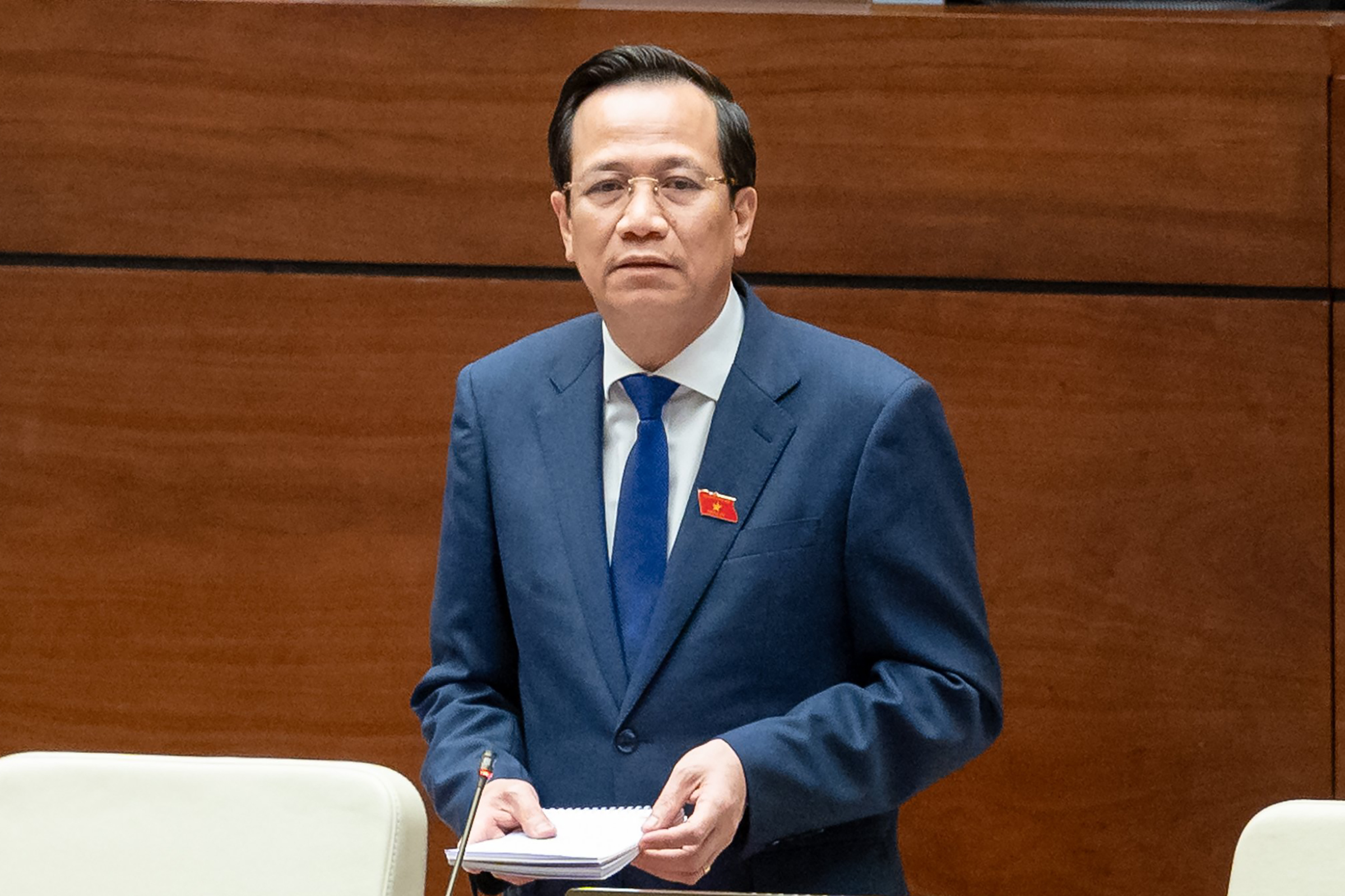 Bộ trưởng Đào Ngọc Dung phát biểu tại phiên thảo luận chiều 27/5. Ảnh: Media Quốc hội