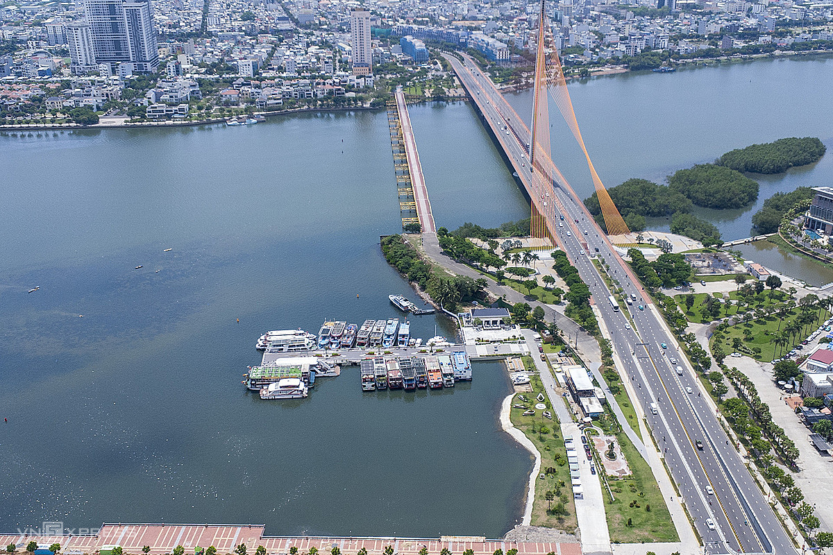 Bến du thuyền dưới chân cầu Nguyễn Văn Trỗi, tháng 5/2024. Ảnh: Nguyễn Đông