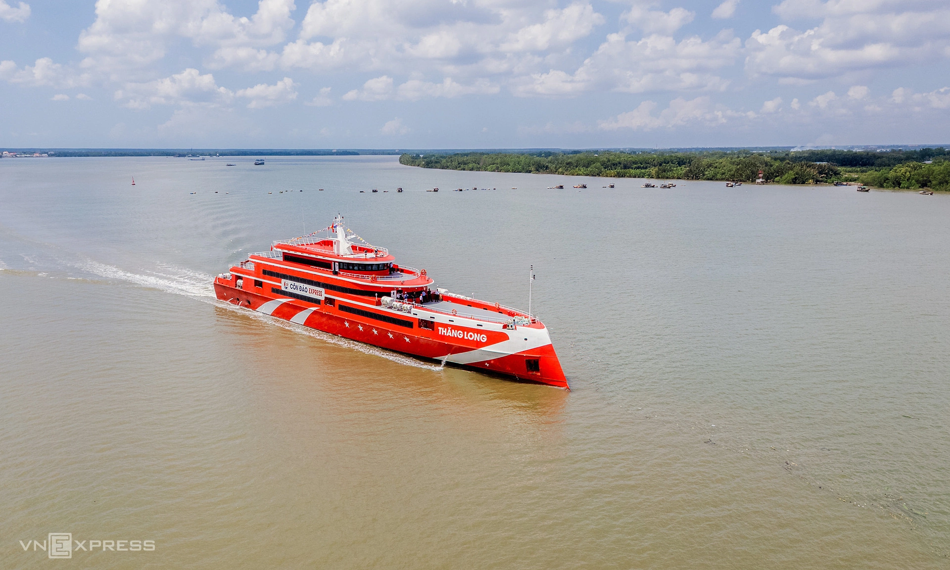 Tàu thủy cao tốc chở khách từ TP HCM đi Côn Đảo. Ảnh: Quỳnh Trần