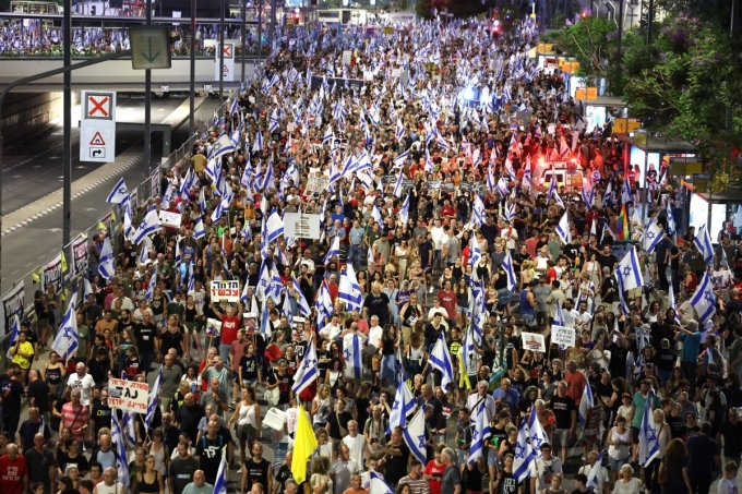 Dòng người biểu tình ở thủ đô Tel Aviv, Israel ngày 22/6. Ảnh: AFP