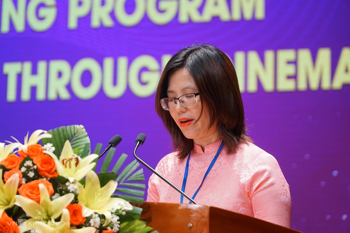 Bà Lê Thị Hà - Viện trưởng Viện phim Việt Nam phát biểu tại lễ khai mạc chương trình. Ảnh: Phạm Linh