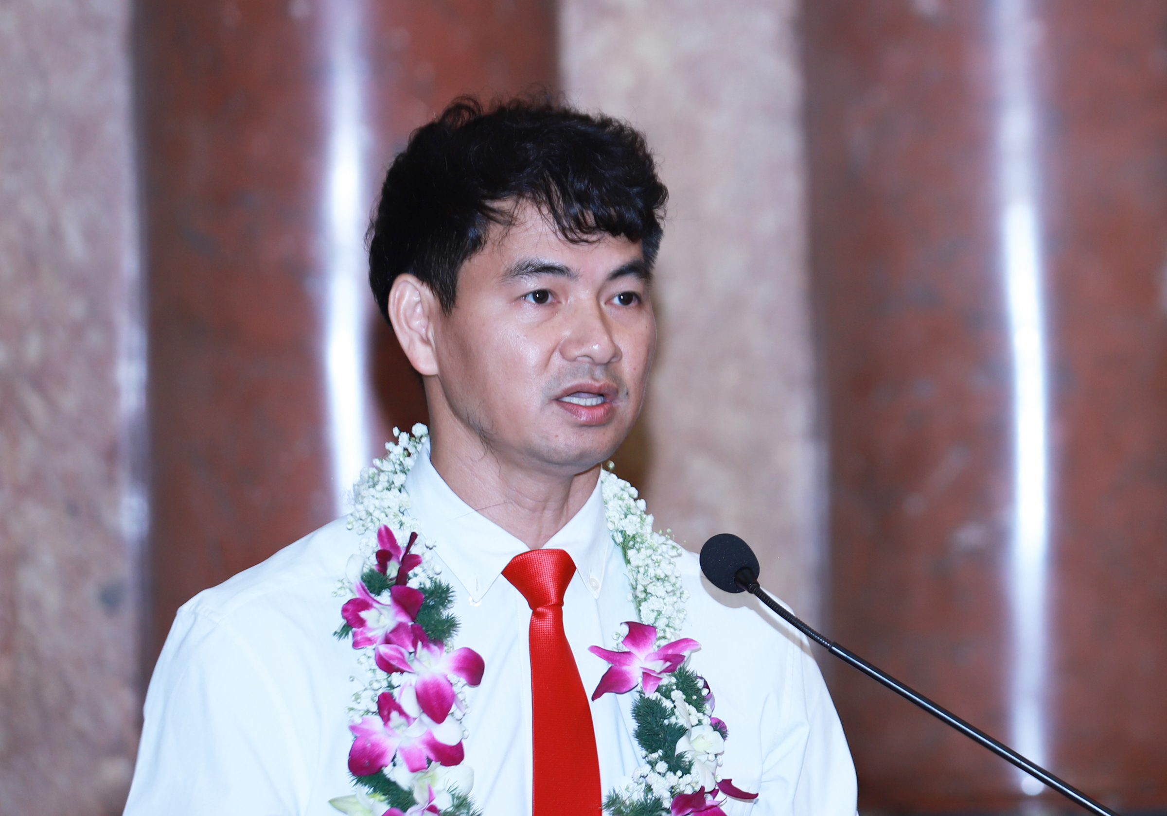 Nghệ sĩ Xuân Bắc thay mặt đại biểu chia sẻ khi gặp mặt Tổng bí thư, Chủ tịch nước Tô Lâm tại Phủ Chủ tịch trước lễ tuyên dương, sáng 4/9. Ảnh: Tô Thế