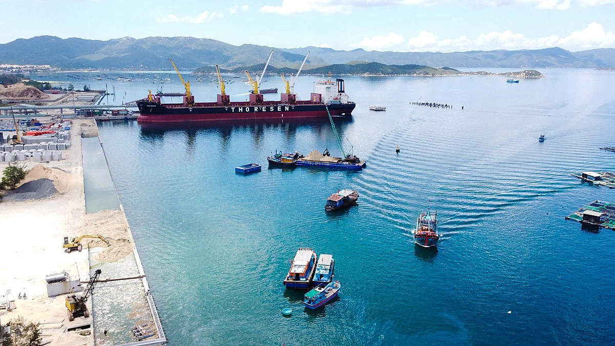 Khu vực dự kiến làm cảng trung chuyển quốc tế Vân Phong. Ảnh: Tưởng Toàn