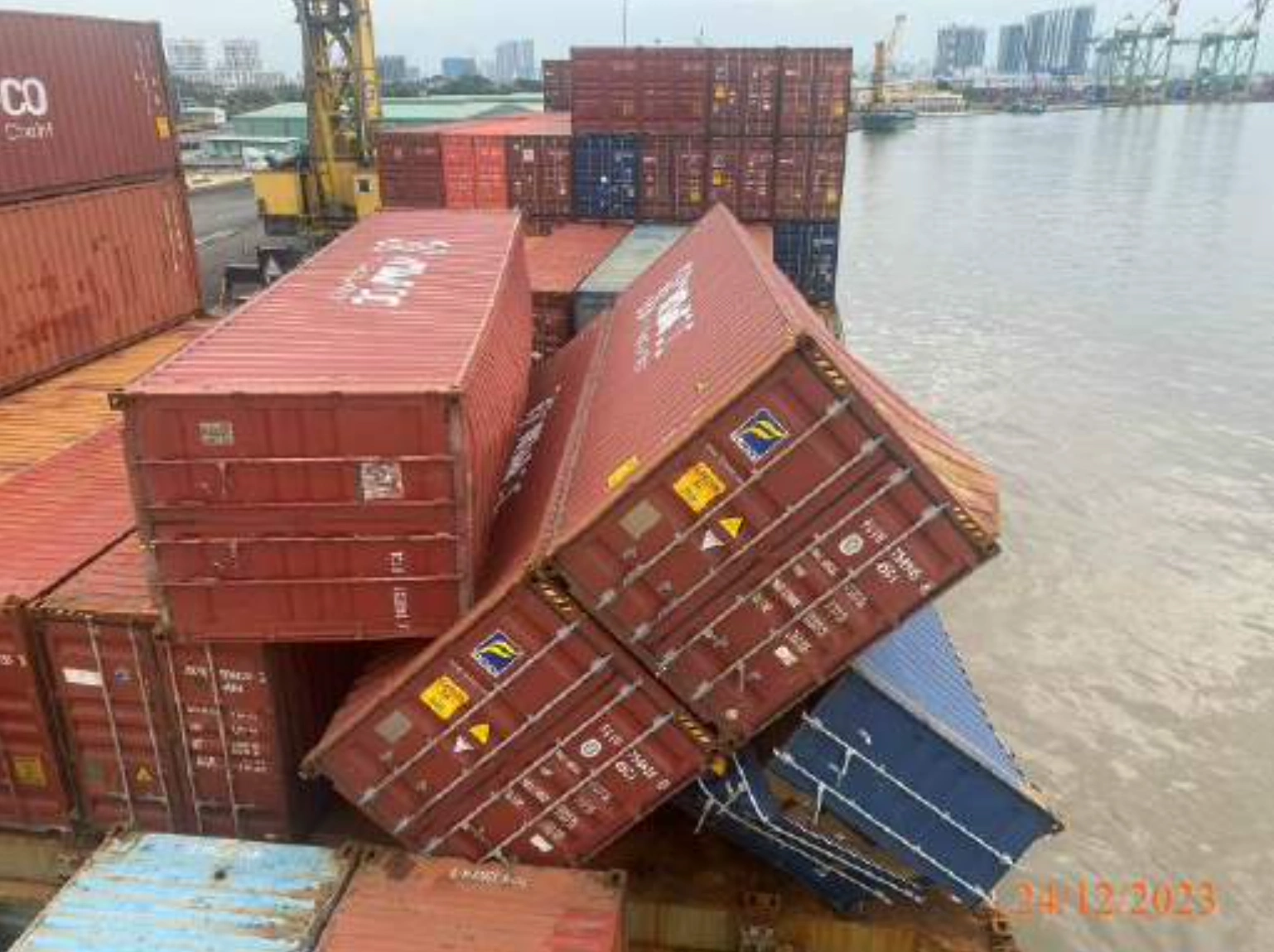 TÌnh trạng các container còn lại khi cập cảng Bến Nghé, TP HCM. Ảnh: Báo cáo giám định của Nori Hà Nội