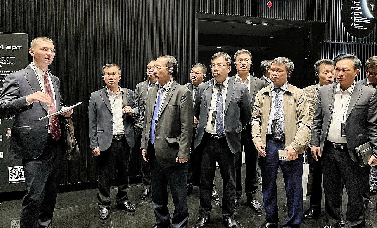 Đoàn công tác Bộ Khoa học và Công nghệ thăm Khu triển lãm thành tựu kinh tế quốc dân Nga, ngày 24/9. Ảnh: HTQT