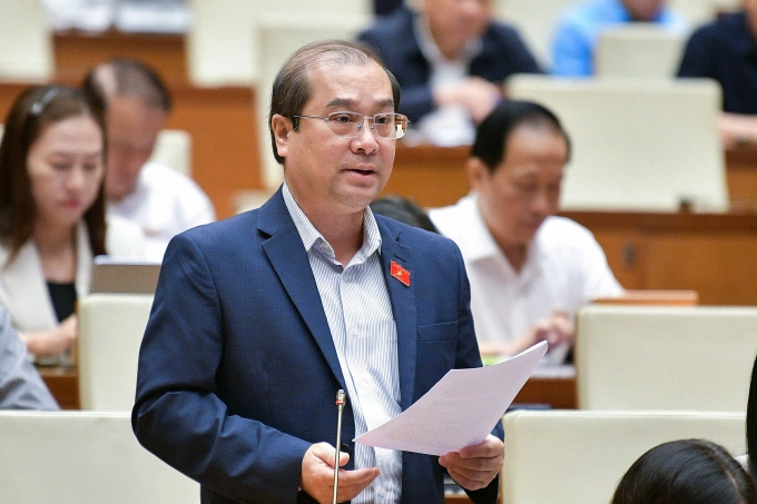 Đại biểu Trình Lam Sinh, Phó đoàn An Giang, nói tại phiên thảo luận Quốc hội về dự Luật Dữ liệu. Ảnh: Media Quốc hội