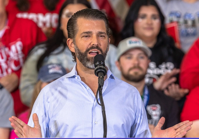 Donald Trump, Jr., con cả của ông Trump, phát biểu trong cuộc mít tinh ở Sanford, Bắc Carolina ngày 3/11. Ảnh: AFP