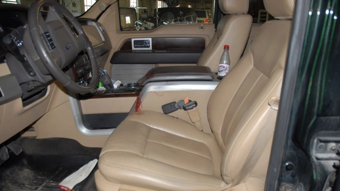 Sự phản trắc của nghịch tử với bố mẹ nuôi tốt bụng 1 Roger và Melissa Bluml bị bắn chết trong ôtô đậu trước nhà. Ảnh: Fox