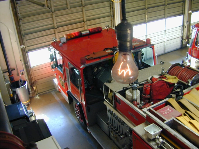 Bóng đèn Centennial Light vẫn đang tỏa sáng tại Livermore, California. Ảnh: Rjaerial/Wikimedia